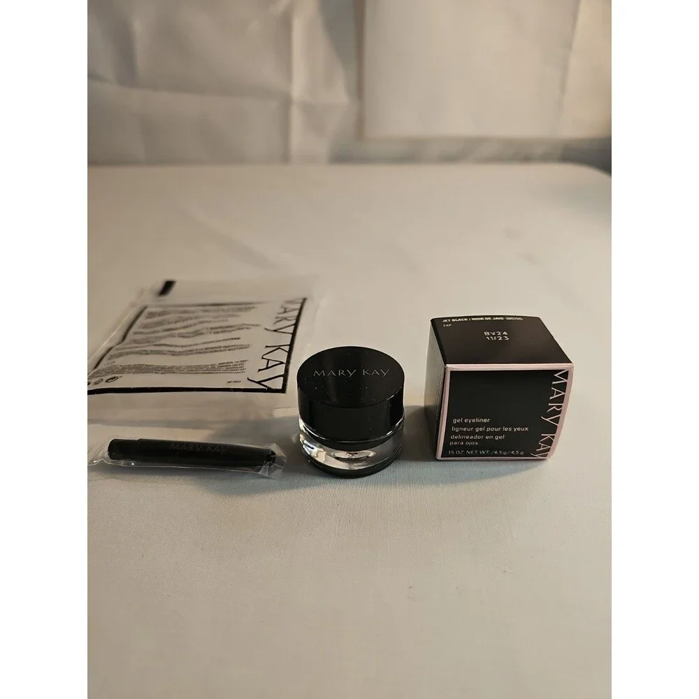 NIB Mary Kay Jet Black Gel Eyeliner W/Expandable Brush Applicator Past Stock